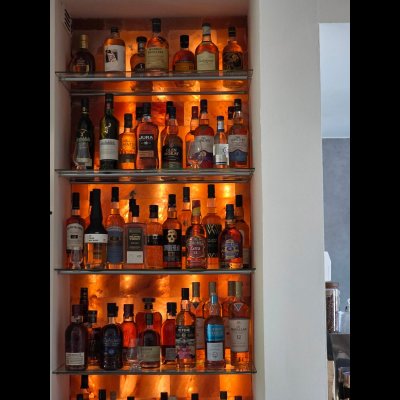 Whisky verzameling +/- 70 flessen